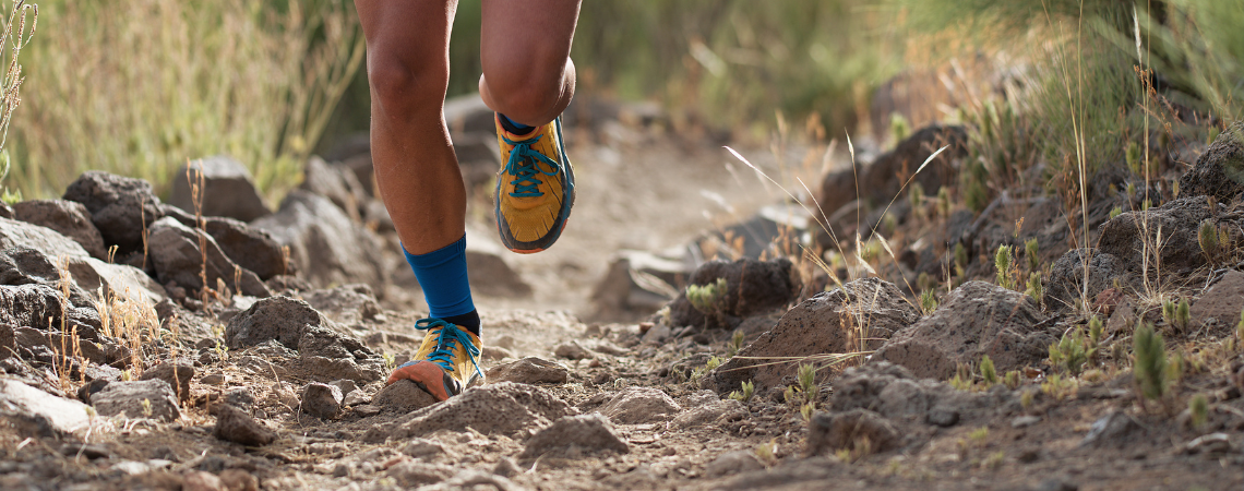 imagem de atleta correndo prova trail